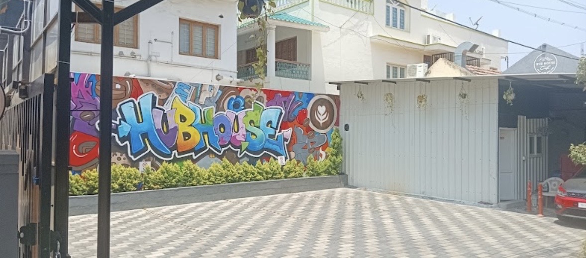 HUB HOUSE · Photo 09